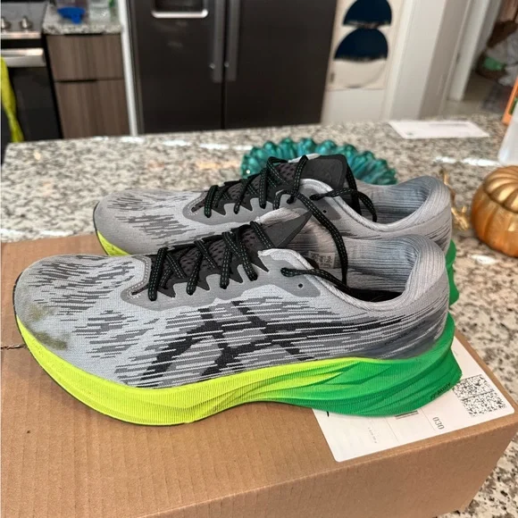 ASICS Novablast 3 - Picture 2 of 8